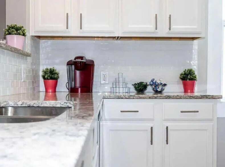 Building Photo - 1235 Highland St