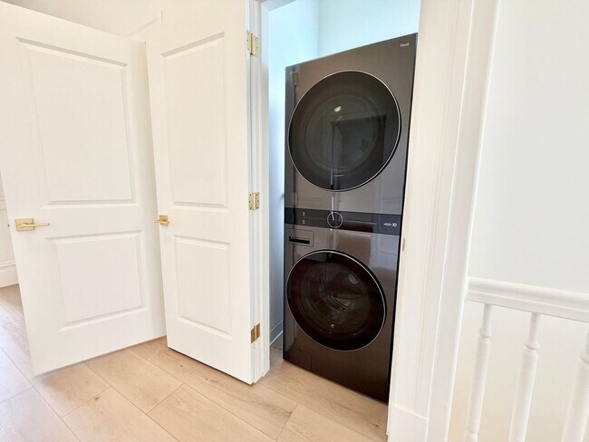 Building Photo - 937-941-941 Hayes St