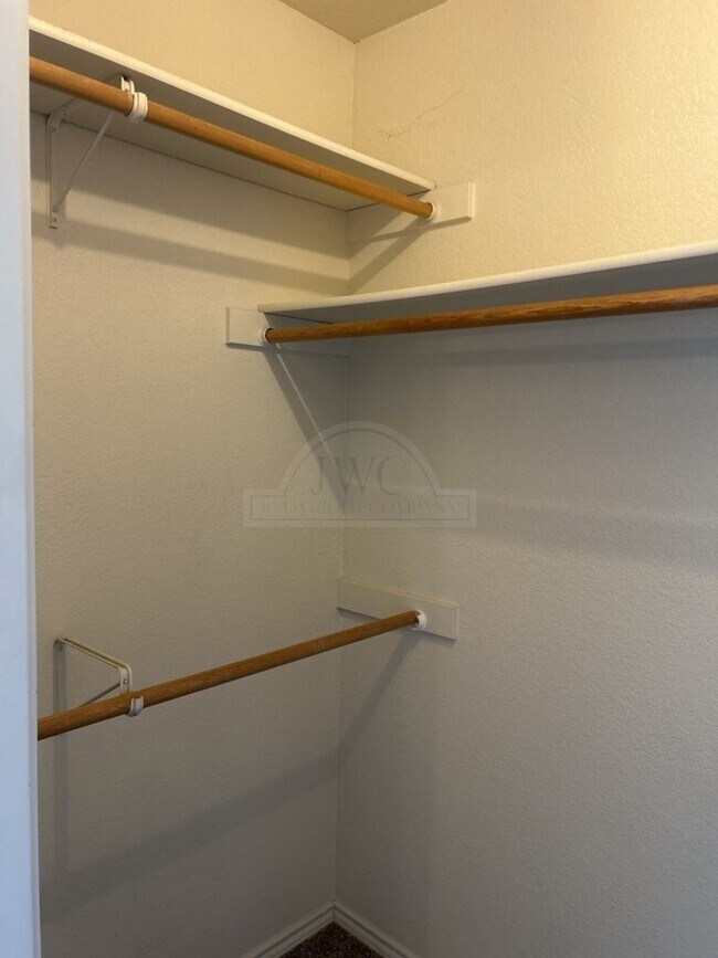 Building Photo - 914 McDaniel Cir