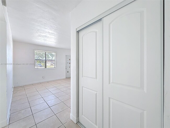 Building Photo - 2419 NW 6th Ct