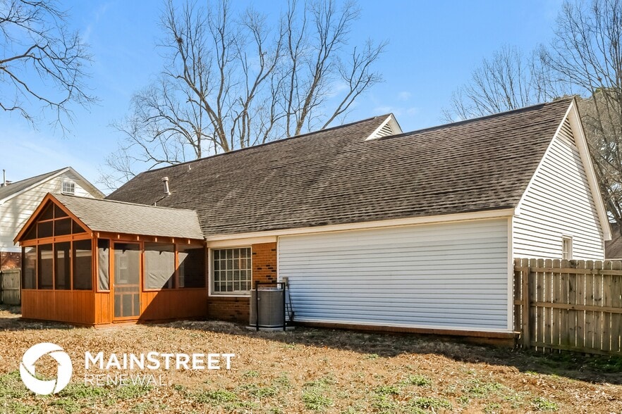 Building Photo - 8018 Cross Village Dr