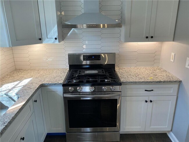 Building Photo - 2647 Hatfield Cir SE