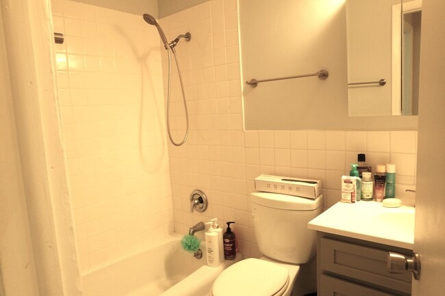 Building Photo - 10381 Dearlove Rd