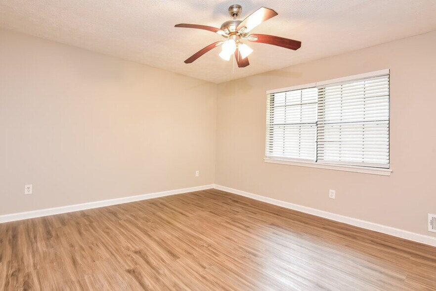 Building Photo - 6682 Cameron Rd