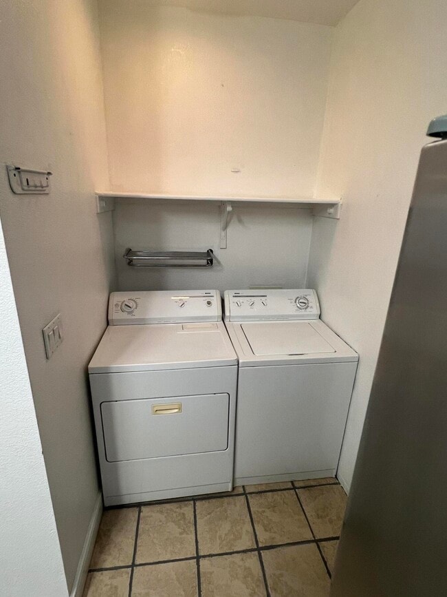 Building Photo - 423 Phoenix Ave NW