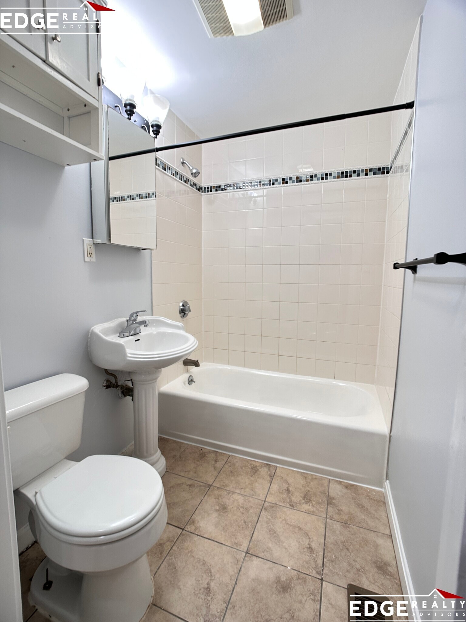 Building Photo - 41 Dracut St