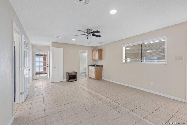 Building Photo - 4900 E St Charles Ave