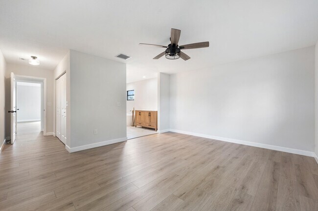 Building Photo - 4003 S Indian River Dr