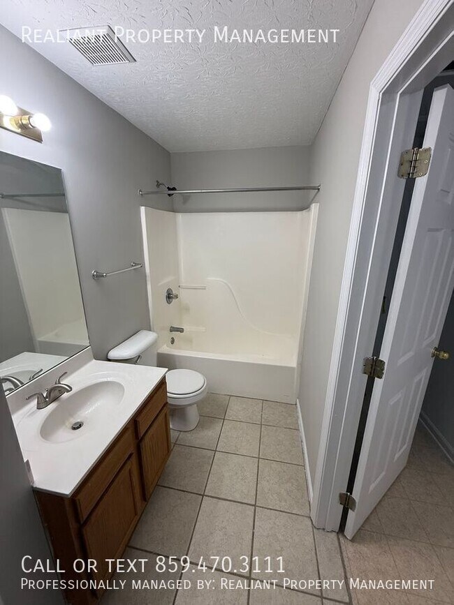 Building Photo - 2824 Ryan Cir