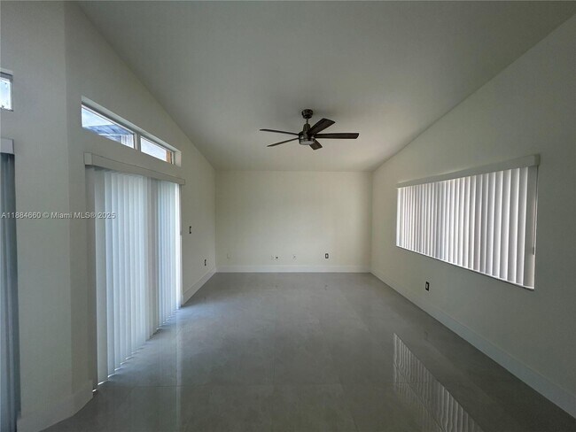 Building Photo - 20627 NE 9th Pl