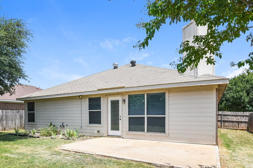 Building Photo - 1345 Meadowbrook Ln
