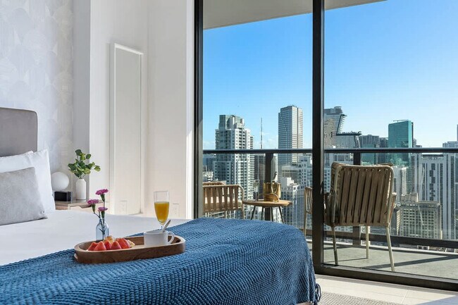 Building Photo - 601 NE 1st Ave