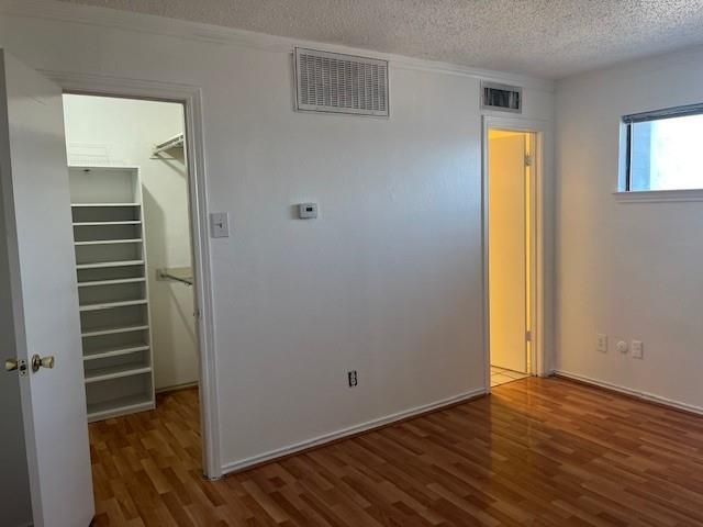 Building Photo - 5840 Spring Valley Rd