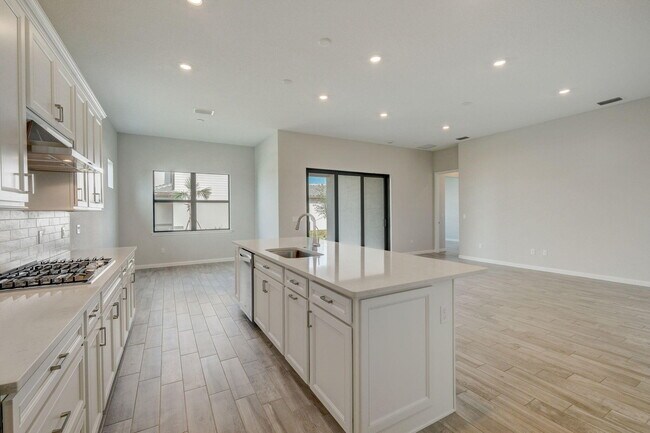 Building Photo - 837 SE Courances Dr