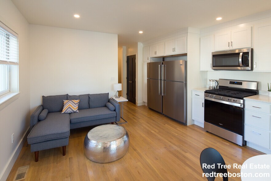 Primary Photo - 92 Brown St