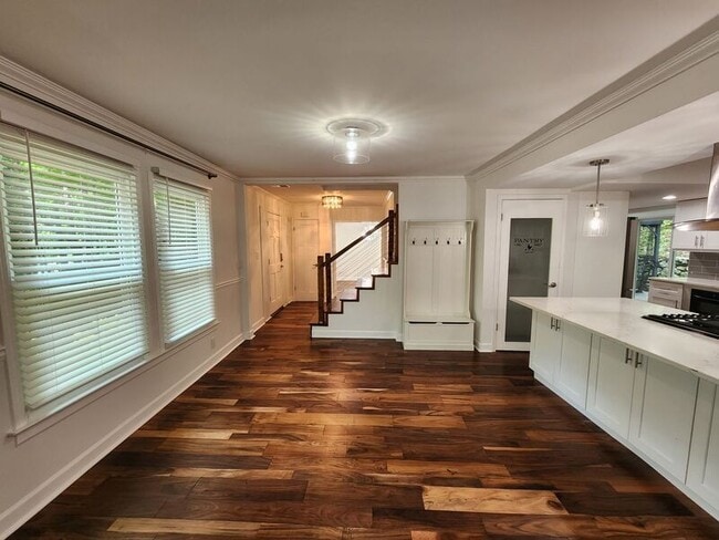 Building Photo - 7055 Riverside Dr