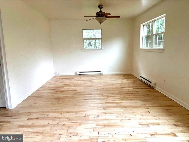 Building Photo - 19 Walnut St