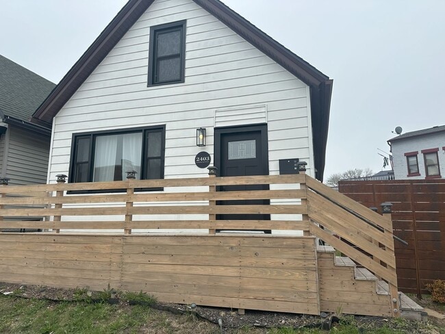 Building Photo - Chic Newly Remodeled Loft-Style 1 Bedroom ...