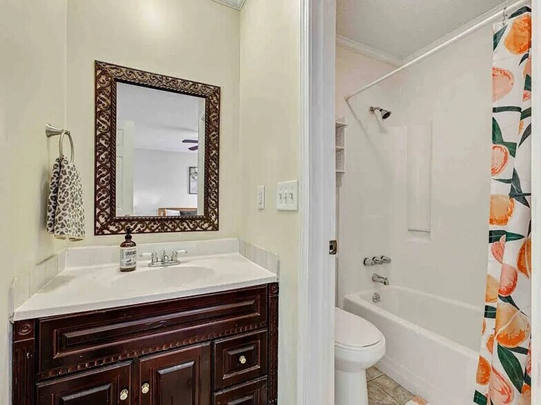 Building Photo - 905 Burnley Rd