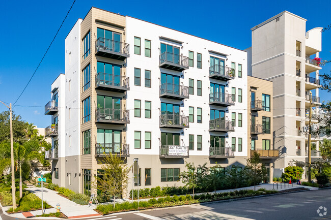 357 5th St S Saint Petersburg, FL - 357 South