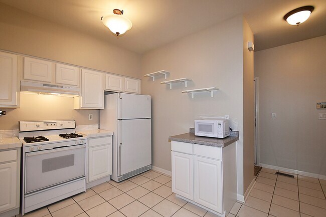 Building Photo - 1815 Moore Ct