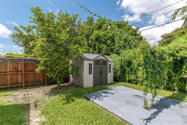 Building Photo - 3916 SW 58th Ave