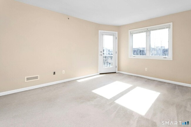 Building Photo - 3250 Fairfield Ave