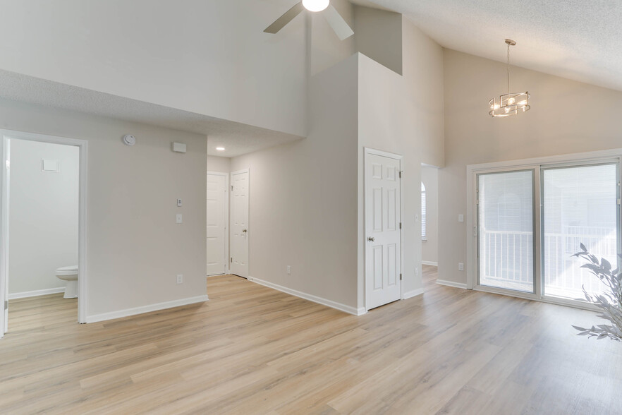 Building Photo - 1553 Penrose Arch