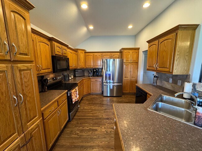 Building Photo - 1380 Stonecreek Dr