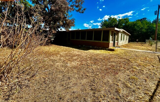 Primary Photo - 1120 N Justice Dr