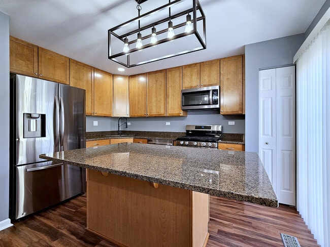 Building Photo - 464 Lancaster Dr