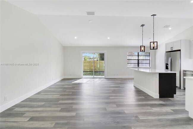 Building Photo - 143 Greentree Cir
