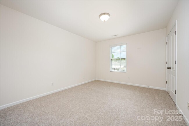 Building Photo - 3530 Alister Ave SW