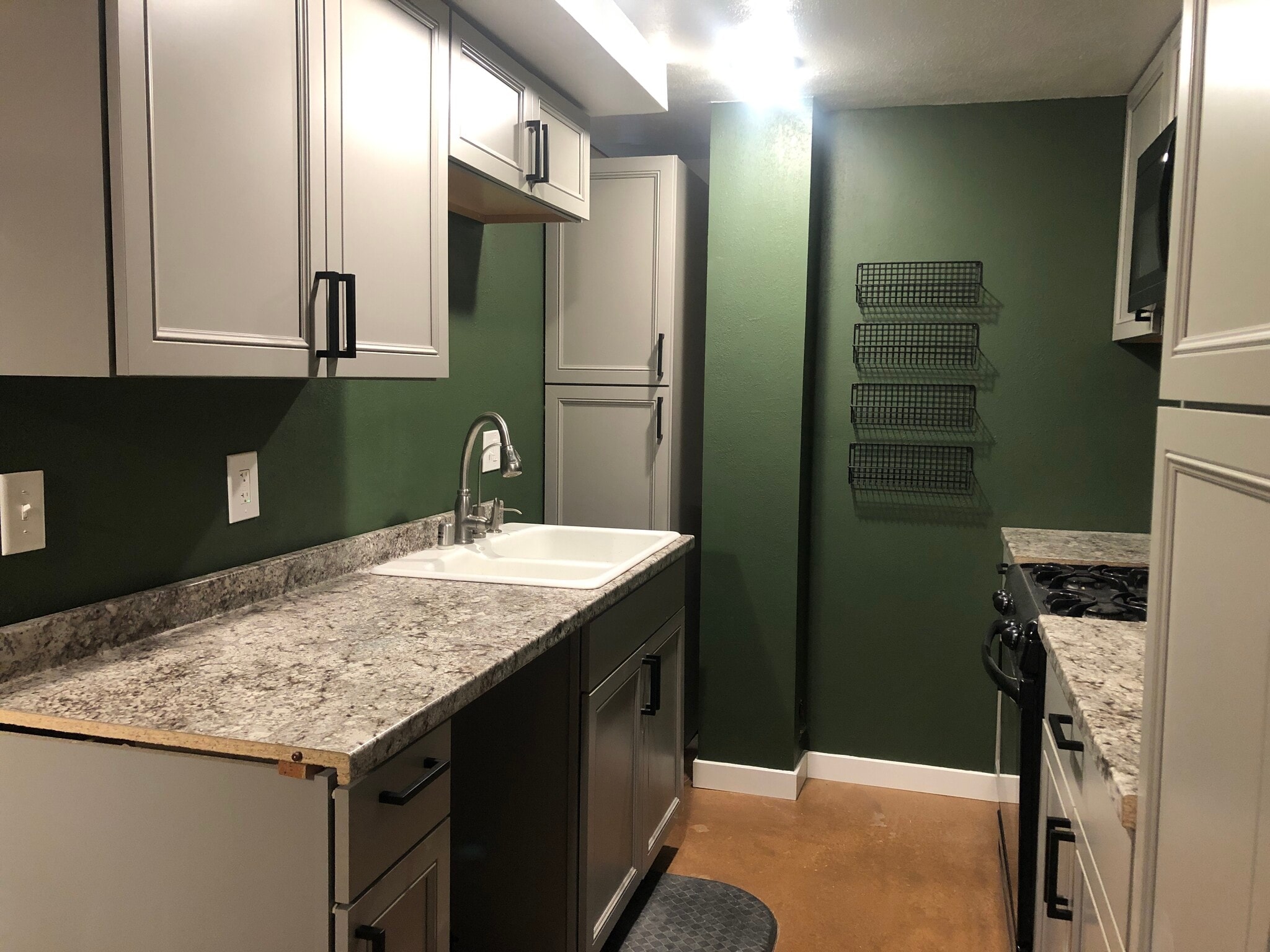 Building Photo - 420 NW Dack St