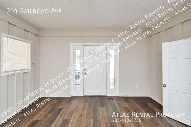 Building Photo - 204 Railroad Ave