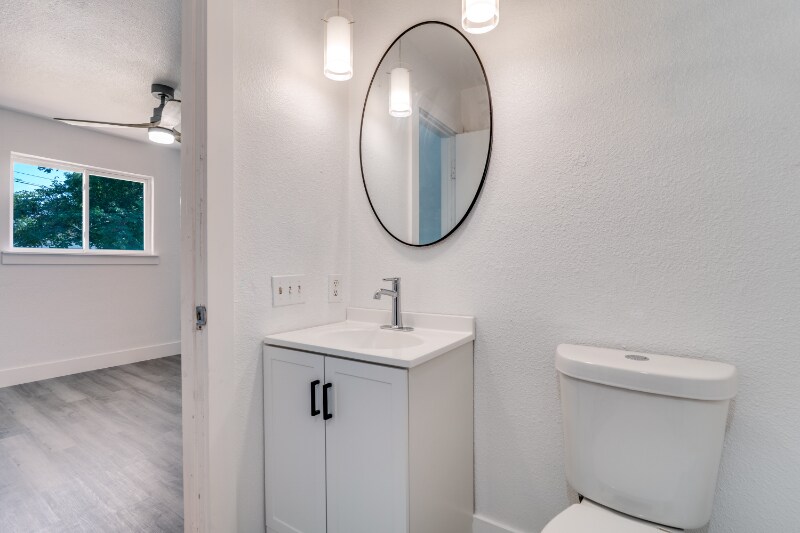 Building Photo - 1622 Hillwood Dr