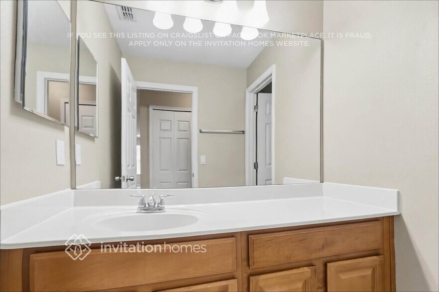 Building Photo - 9156 Lake Avon Dr