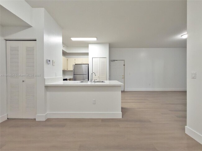 Building Photo - 7200 NW 114th Ave