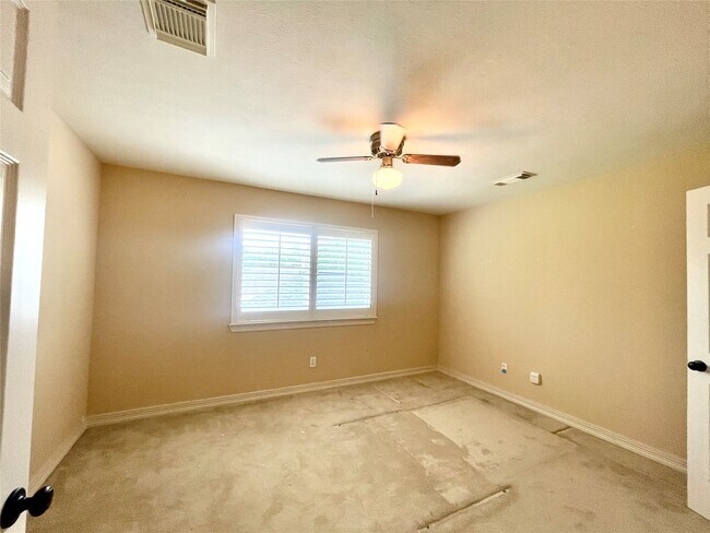 Building Photo - 23203 Fall Wind Ct