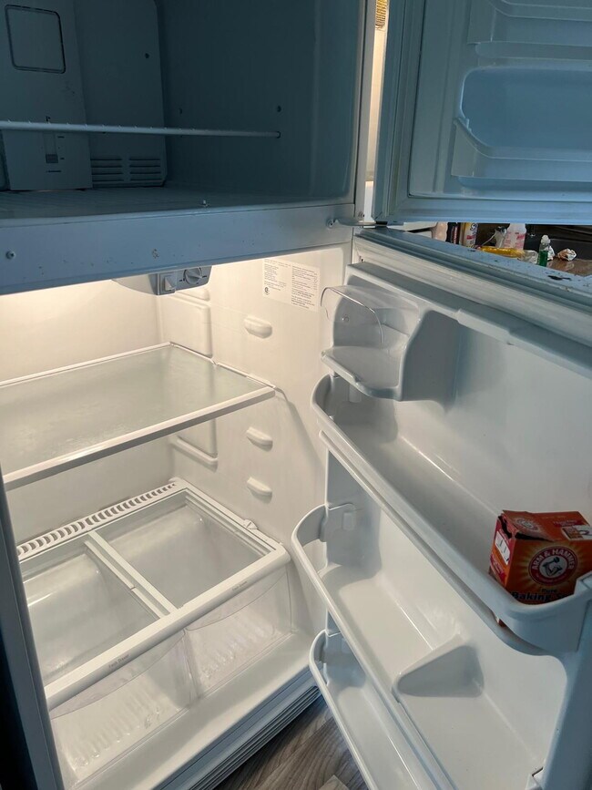 Building Photo - Gorgeous THREE bedroom home with one bath, AVAILABLE NOW!  Passed all inspections!  Gated back ya...