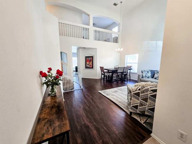 Building Photo - 32347 Hunter Park Ct
