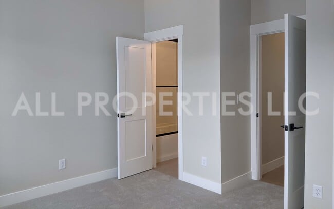 Building Photo - 8048 W 52nd Ln