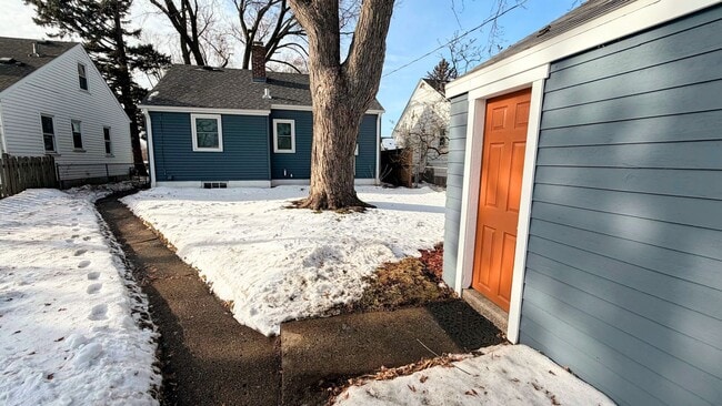 Building Photo - Charming 2BR Home with Yard and Garage in Northeast