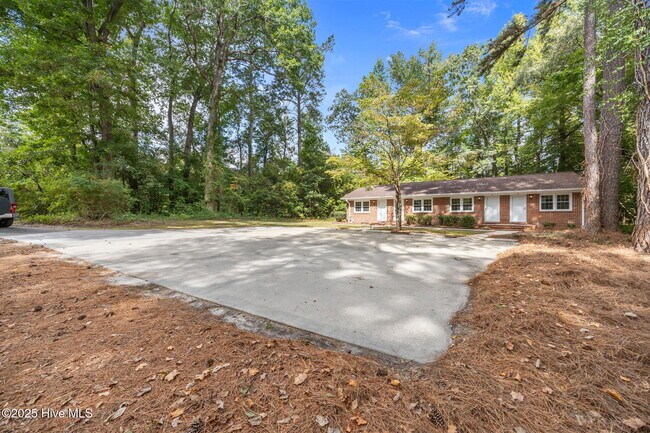 Building Photo - 1190 Gould Rd