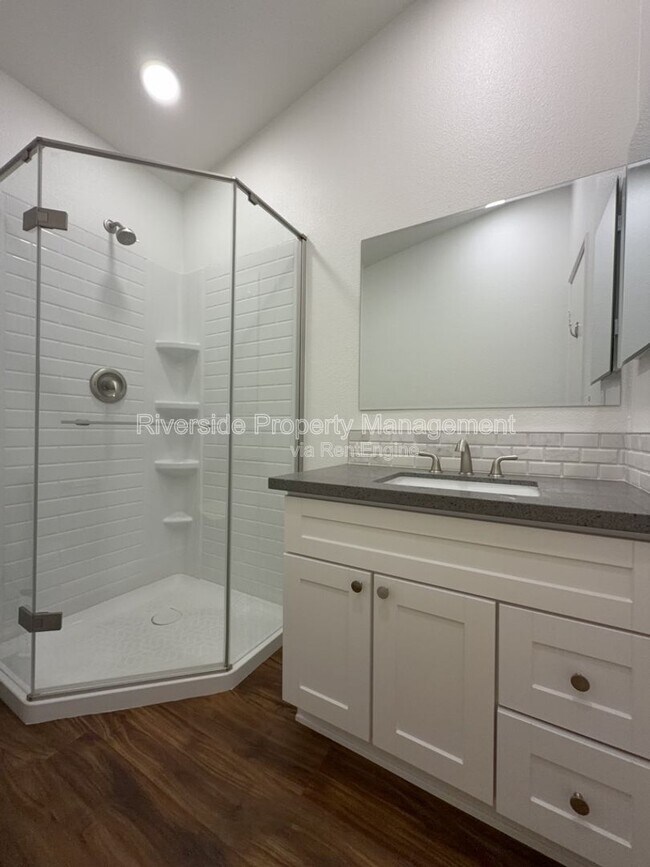 Building Photo - 9505 Arlington Ave