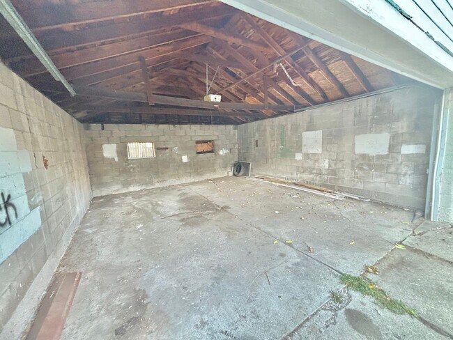 Building Photo - 215-217 Cedarwood Terrace