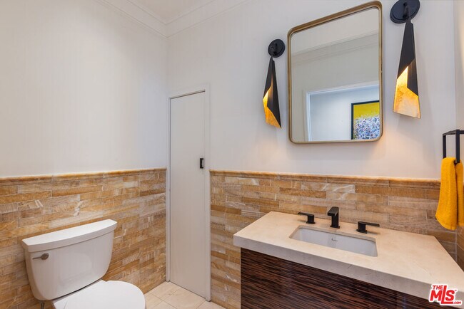 Building Photo - 7473 Mulholland Dr