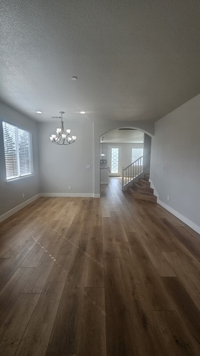 Building Photo - 3157 Rogue River Dr