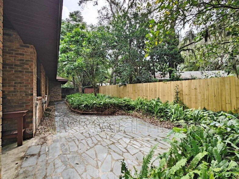 Building Photo - 3208 Turtle Creek Rd