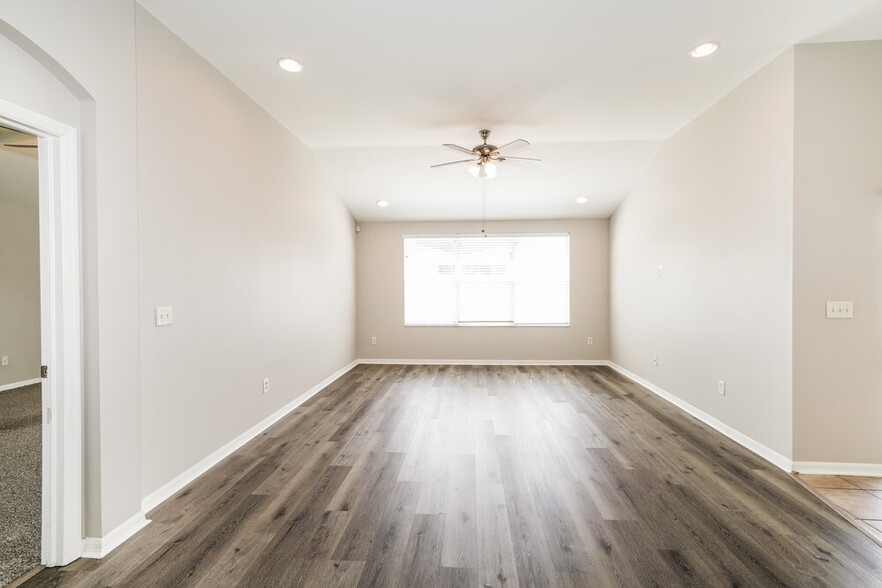Building Photo - 4204 Knob Lake Ct